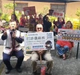 義剪傳愛、歌聲宣導識詐交安！利稻村歡樂慶生會　利稻派出所所長帶動嗨翻全場