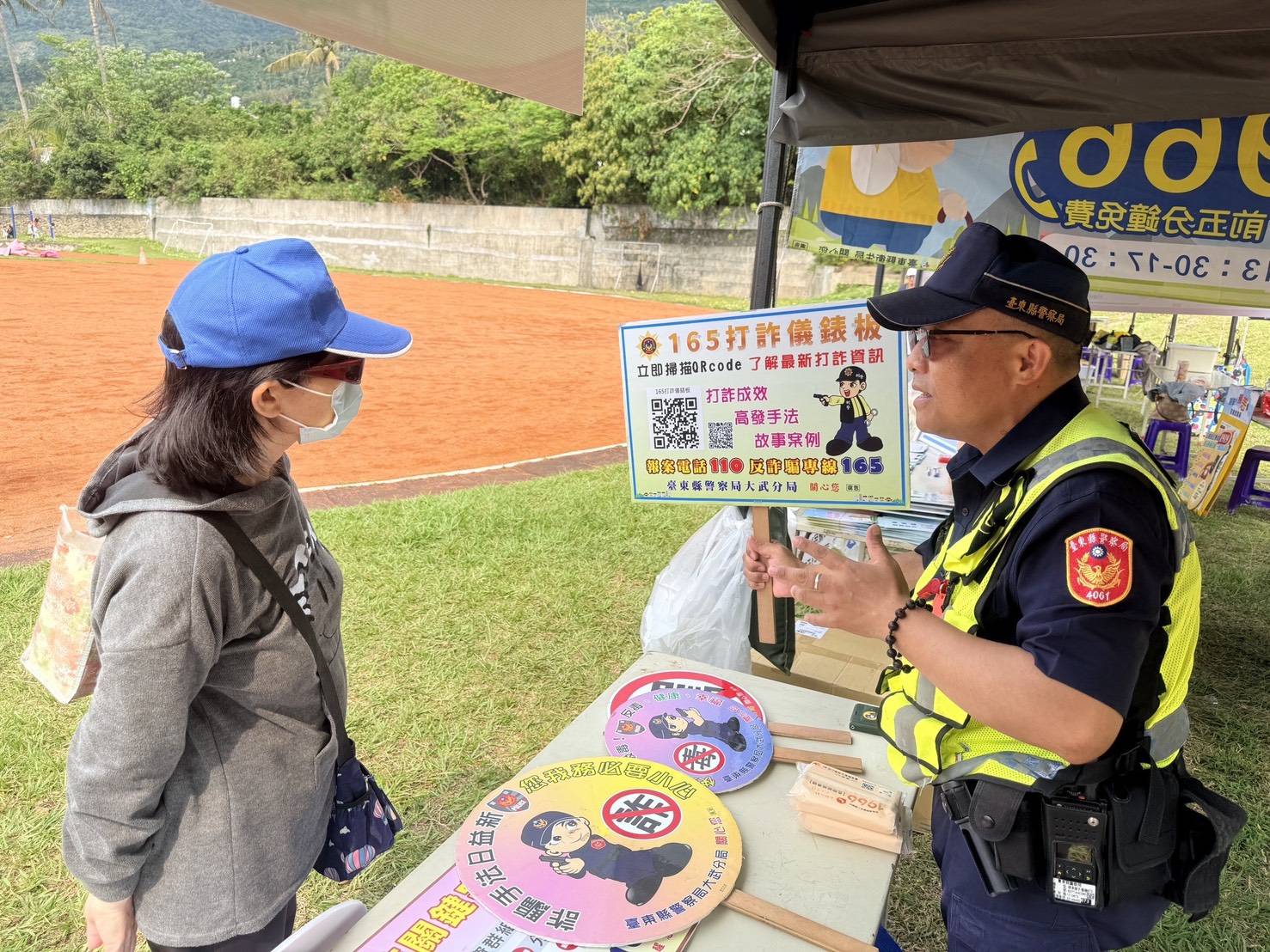 結合農民節活動廣為宣導，太麻里警察強化交通安全、反詐觀念