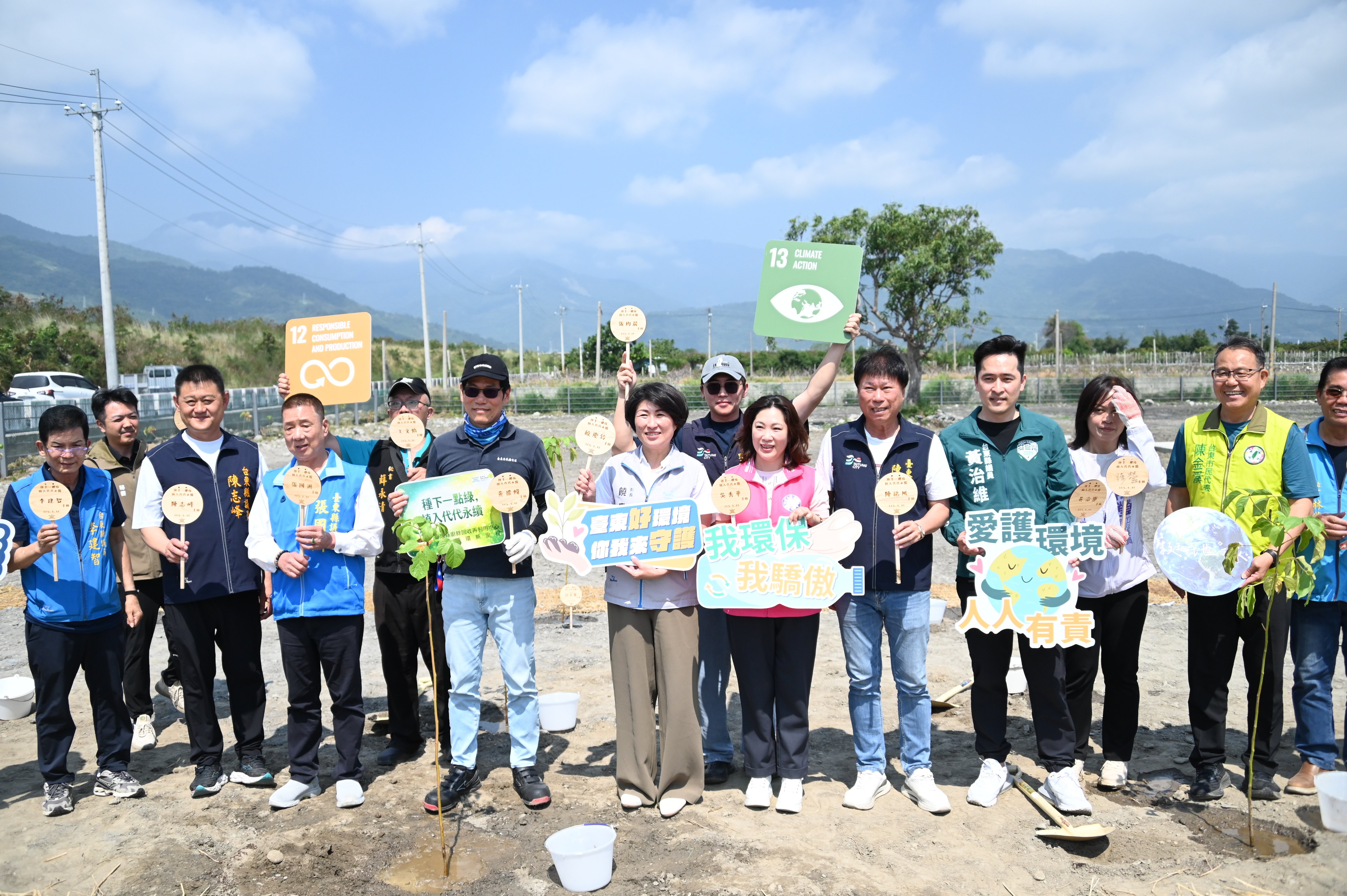 「廚餘回收再利用中心」啟動 議長吳秀華與鄉親植樹苗