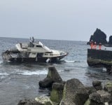 綠島漁船岸際擱淺 海巡即時救援脫困