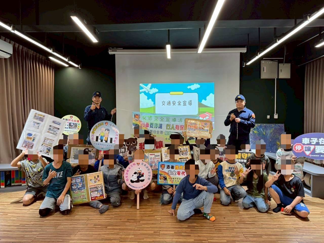 寓教於樂提升學童安全意識，多良警察深入校園交通宣導