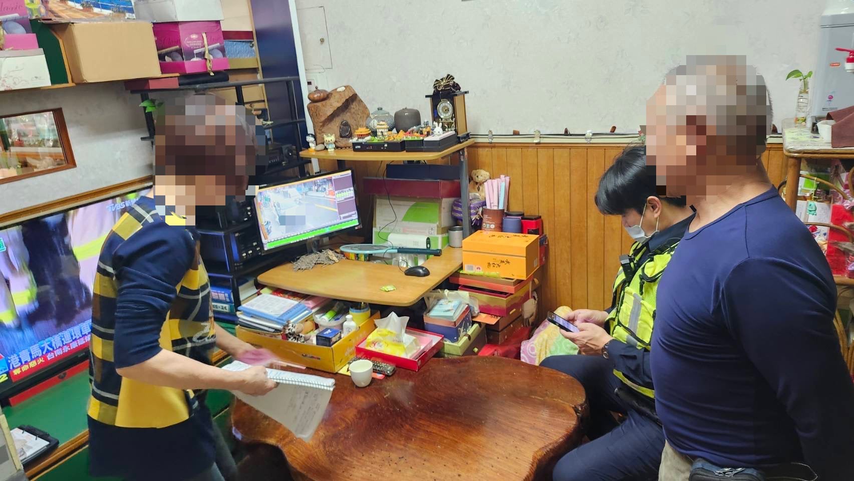 銀樓失誤多收款項，警迅速助順利退還