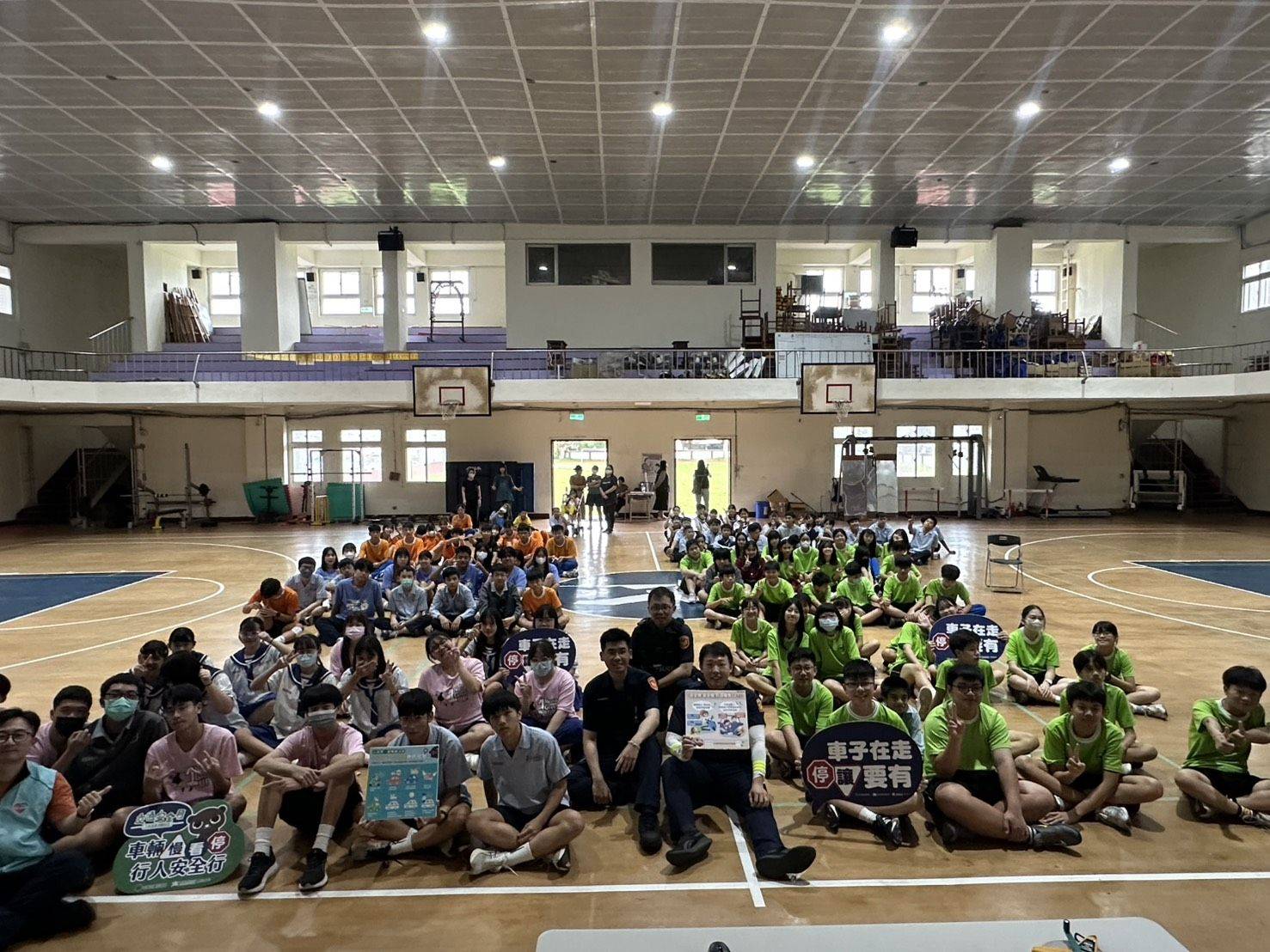 成功警察分局前進新港國中宣導 從生活細節談交安