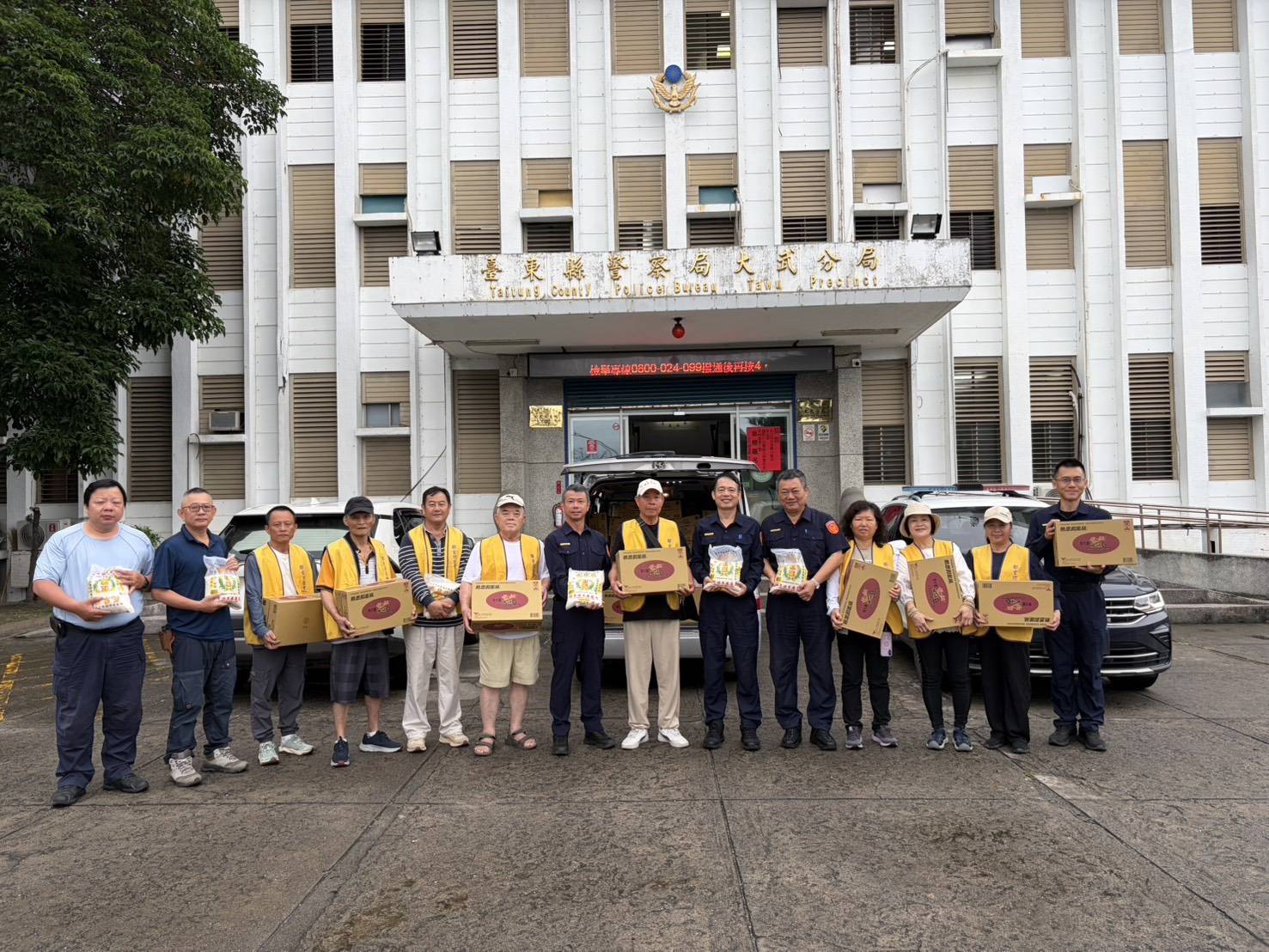 警民攜手送暖，大武警察結合宗教善心團體關懷弱勢