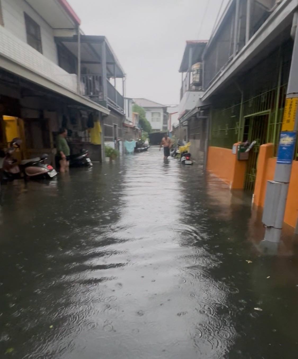 臺東豐榮路69巷逢雨成災 縣府拍板每戶補助5萬元設置防水閘門