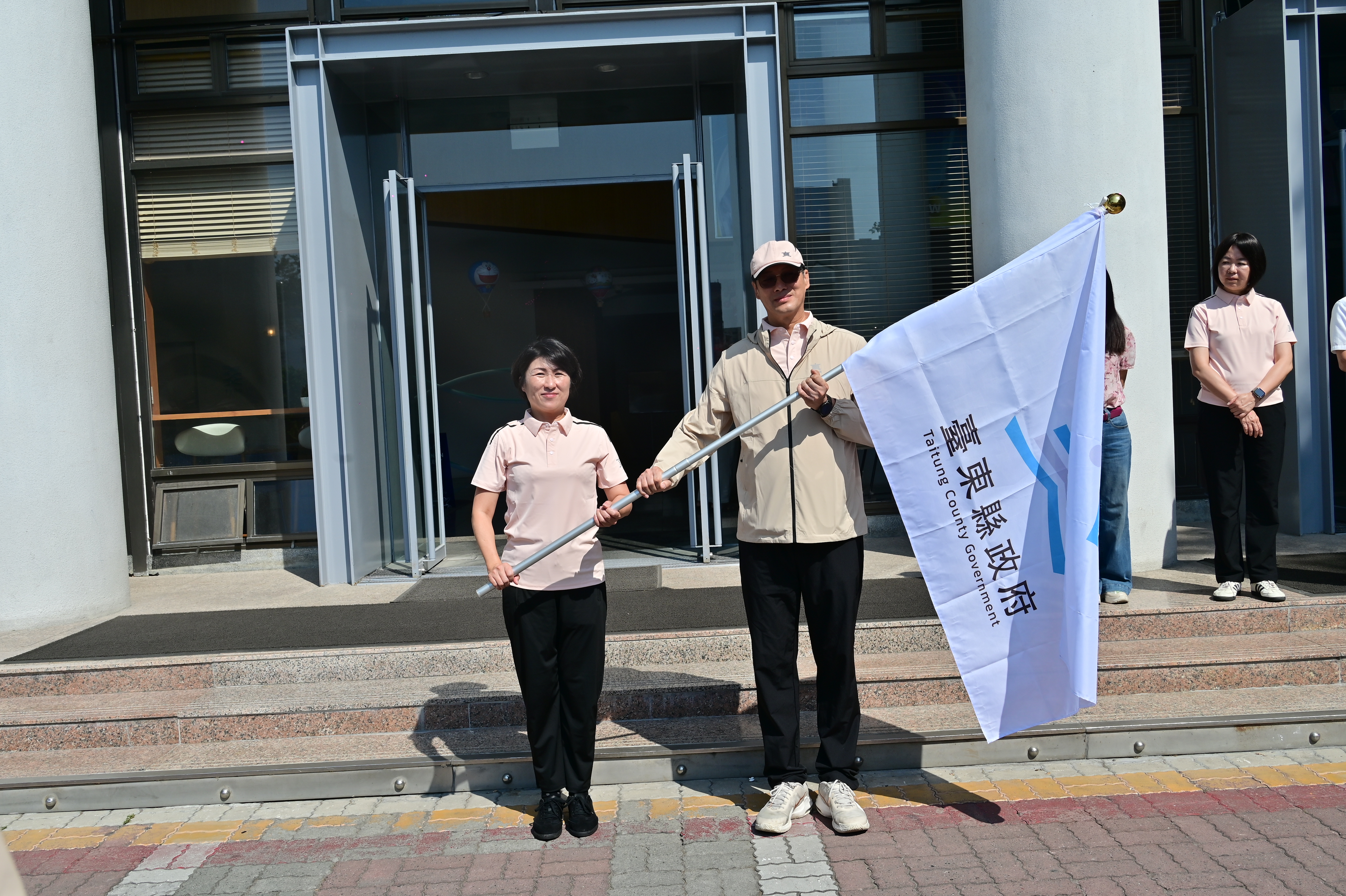 熱血出征！全中運臺東代表隊今授旗 饒慶鈴加碼訓練補助金：做選手最強後盾