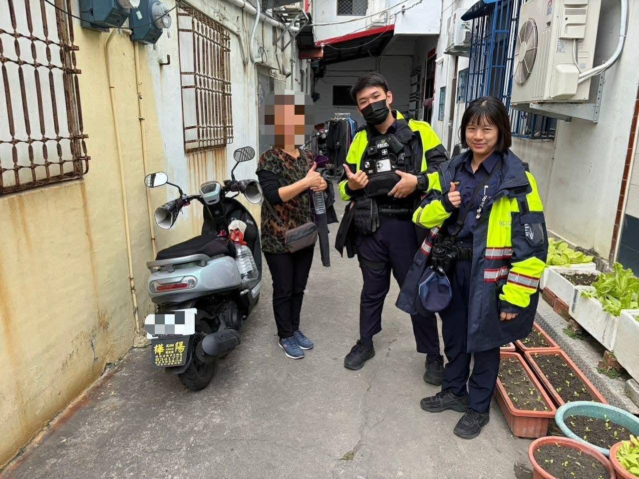 機車 不見 嚇壞婦人　寶桑警察暖心協助化解驚魂
