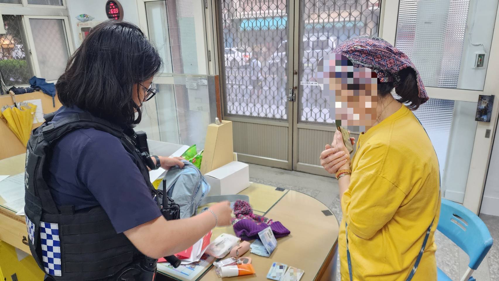 池上警察與店家展現滿滿人情味 一通電話讓背包物歸原主