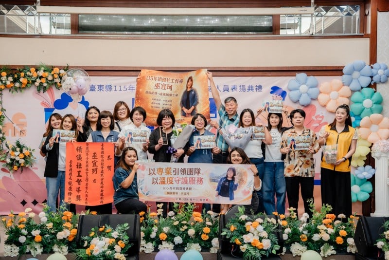 饒慶鈴表揚25位社工與網絡夥