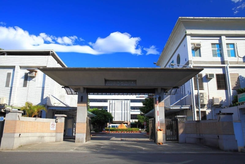 王姷力涉詐領助理費 30萬元交保