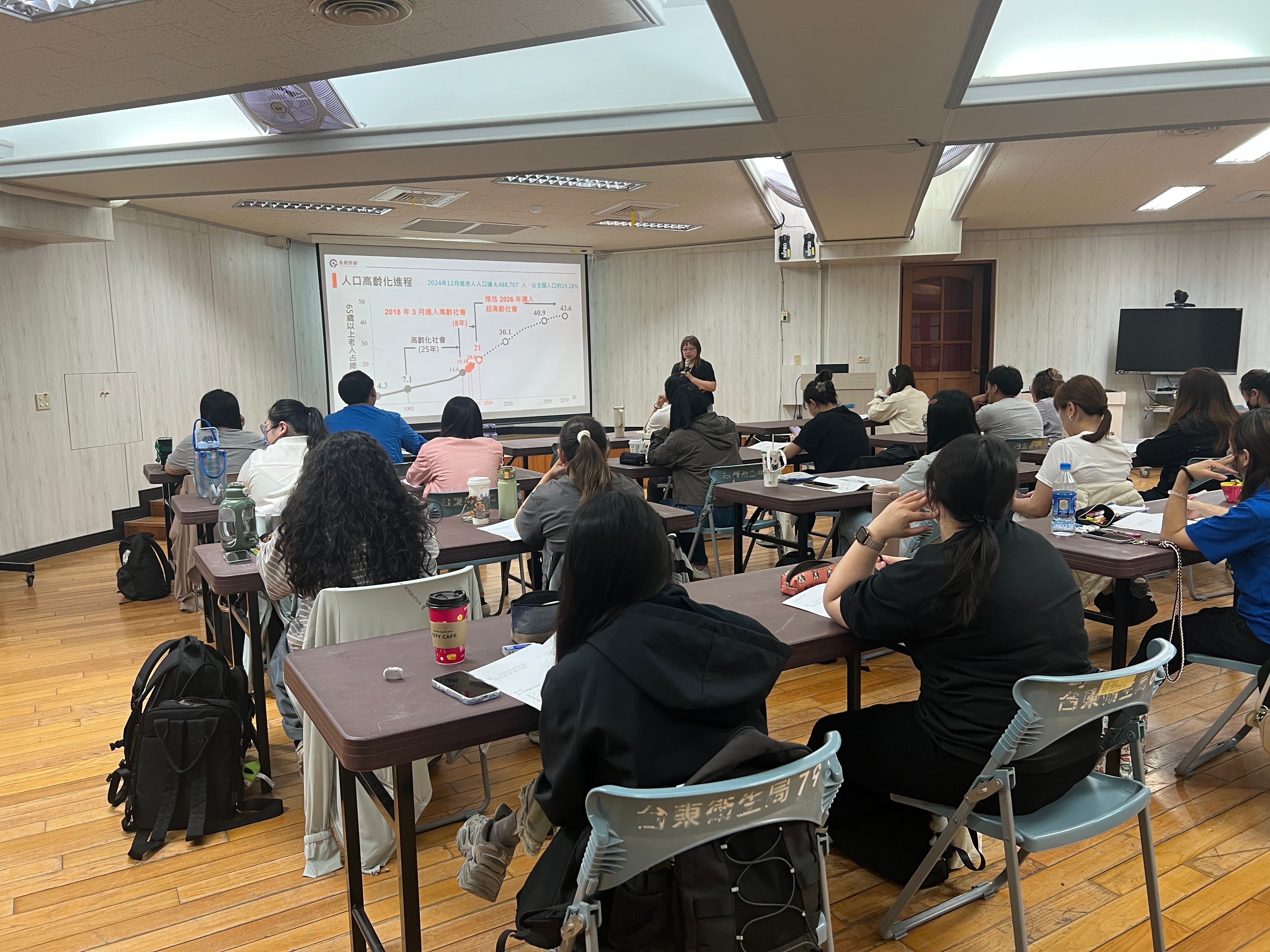 強化精準派案、資源媒合能力 衛生局「個管員專業培訓」提升失能家庭支持量能