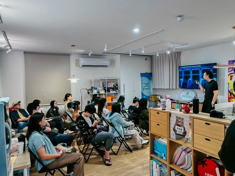 臺東青年先一步 走進東博「潮界帶」策展現場