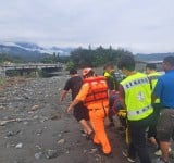 民眾都威橋岸際行走不慎扭傷 海巡警消救援送醫