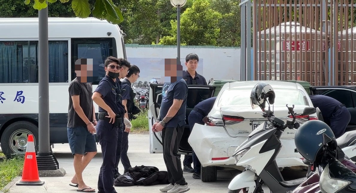 闖紅燈拒檢衝撞警車　台東男逃逸遭圍捕反抗傷警移送法辦