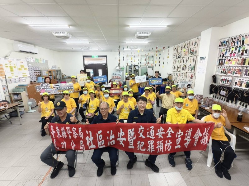 族語識詐、換照諮詢、防竊宣導　成功分局深入芝田文健站關懷長者