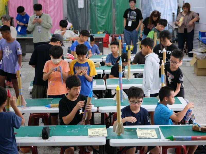 臺東國小科學營隊 硝糖火箭實作與發射體驗