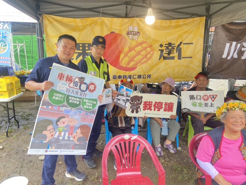 歡慶小米文化生活節 台土坂警守護交安、乾淨選風