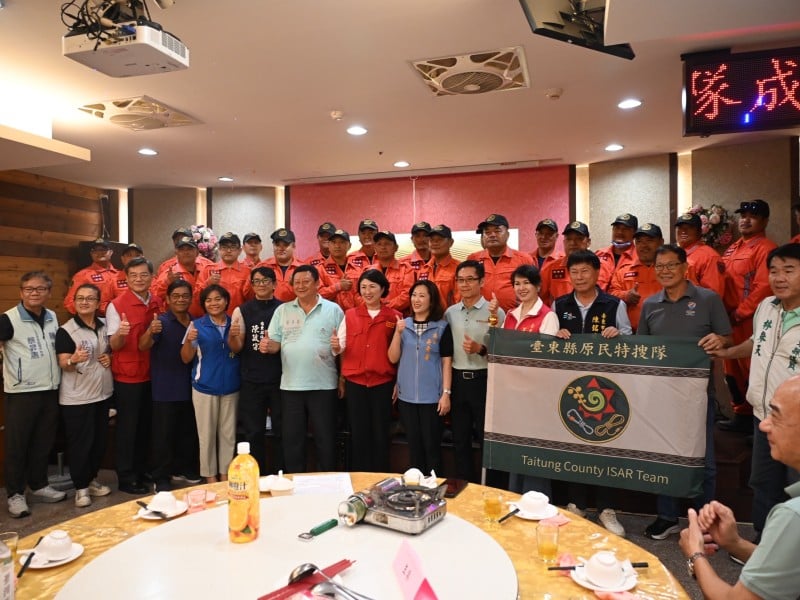 臺東「原民特搜隊」正式成軍！饒慶鈴縣長親授旗打造原鄉最強守護神