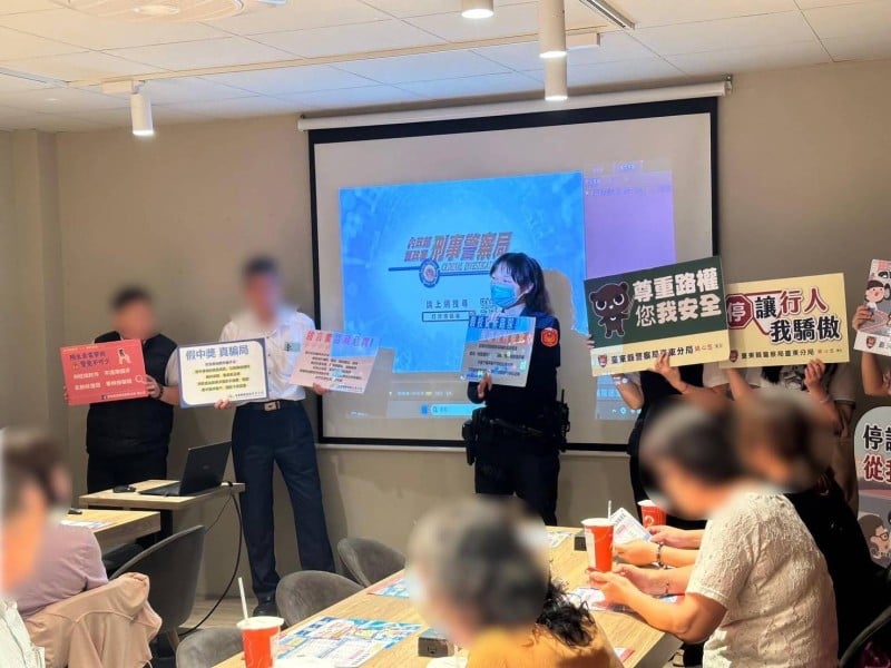 房東喊先付訂金？小心是詐騙！南王警前進銀行宣導識詐守荷包