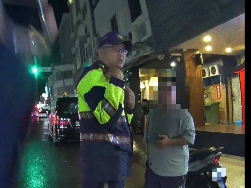 雨夜中忘了機車停哪裡，東警耐心尋回為民解憂