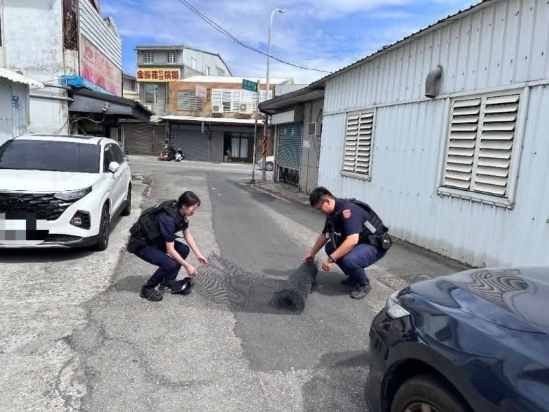 強風吹散物品阻礙交通，頂風排除守護用路安全