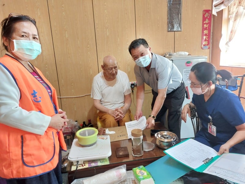 簽署預立醫療決定 ! 北榮臺東分院暖助 高齡資深出家榮民 
