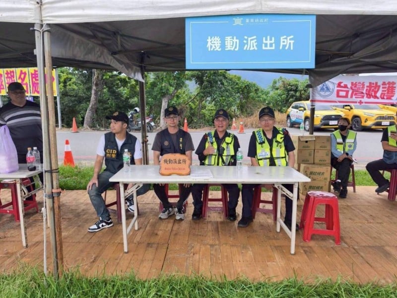 登場熱氣球嘉年華設置機動派出所，同步青春專案先宣導防飆、防毒、防詐