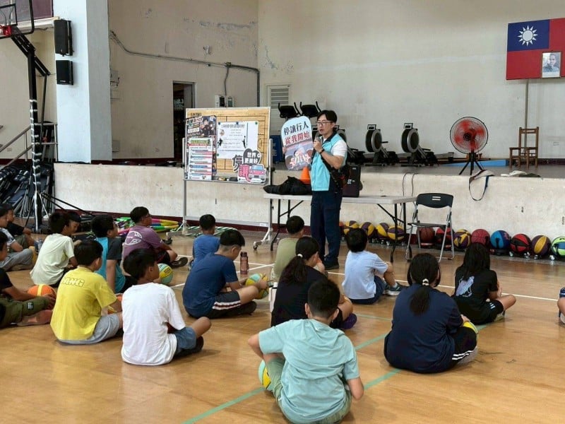國中暑期籃球營隊熱血開打，反詐交安觀念宣導扎根校園