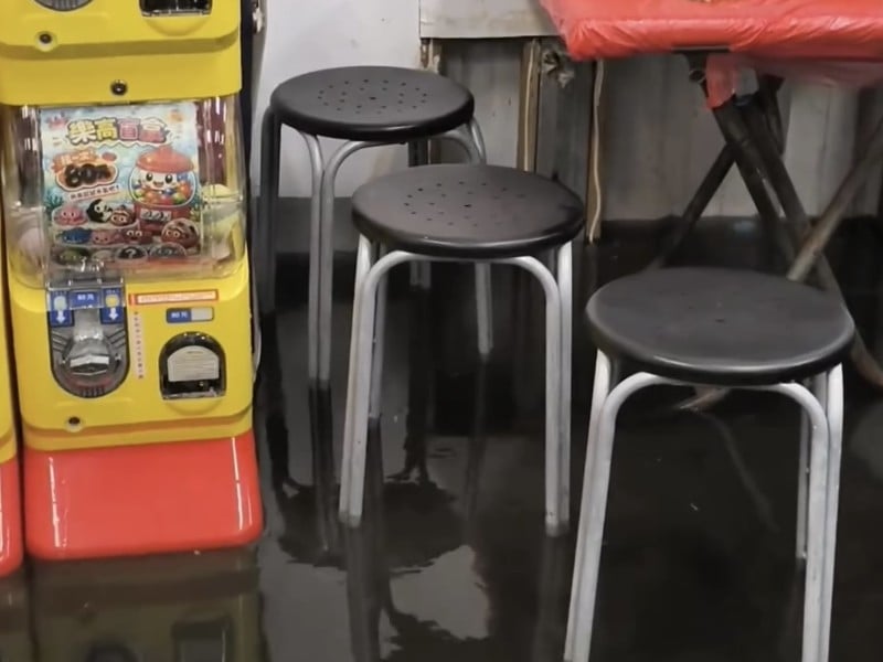 紅霞外圍環流挾豪雨襲台東　成功餐廳淹水、山區疑現土石流　民眾直擊驚險畫面