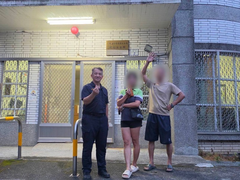 嘉明湖暑期登山人潮增加 ! 利稻警提供安全諮詢 幽默宣導「黑熊應變」獲山友讚賞