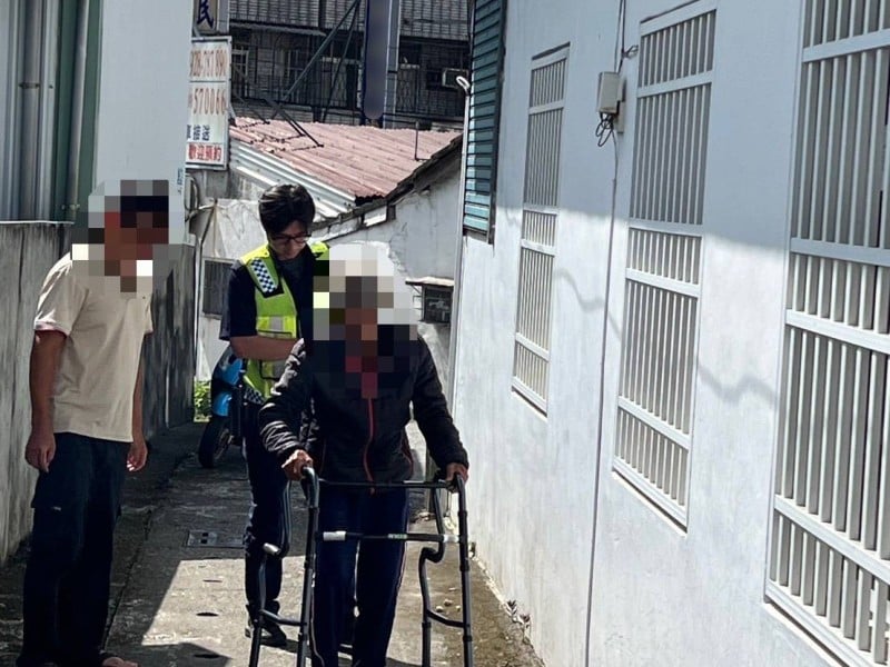徘徊臺9線險象環生，即時伸援護老翁返家