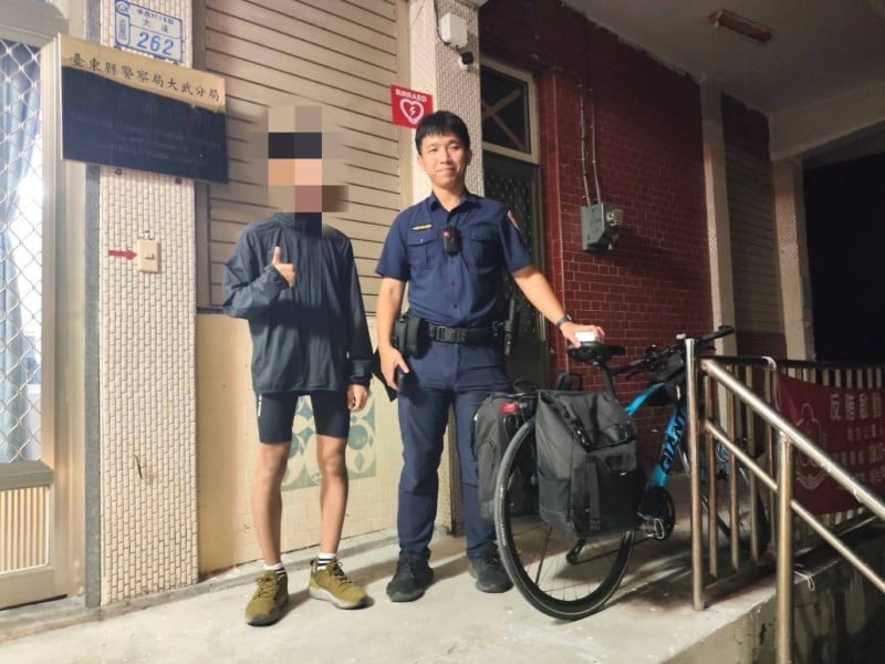 單車環島體力透支 ! 多良警暖心協助續行圓夢