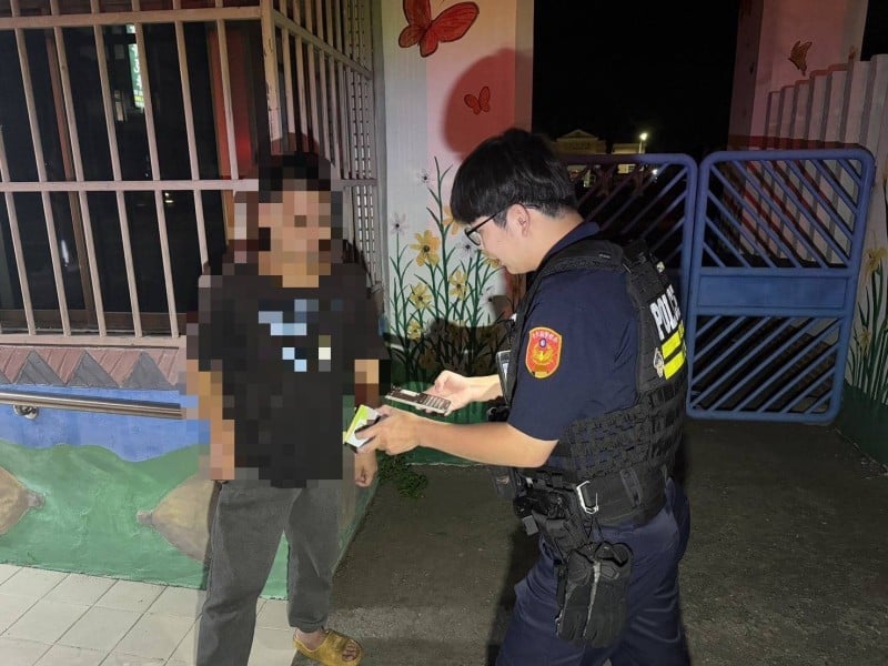 民眾ATM前徬徨無助，貼心護送平安返家