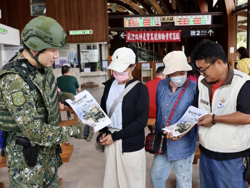 漢光42號演習結合地方力量　臺東後輔攜手在地印刷業強化防衛宣導