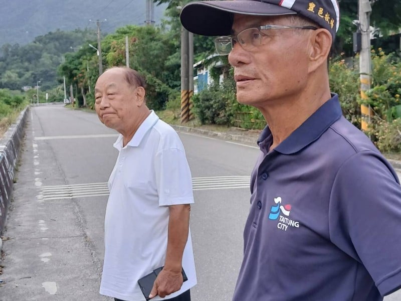 林文隆偕新園里長陳輝宗勘查利嘉溪　籲儘速檢視河床淤積及通洪安全