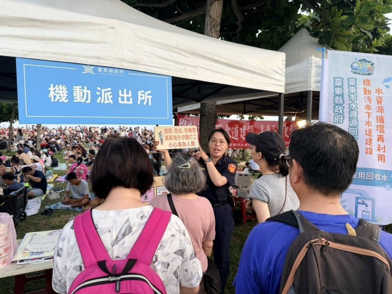 熱氣球光雕、馬卡巴嗨落幕，警察服務站宣導交安防詐