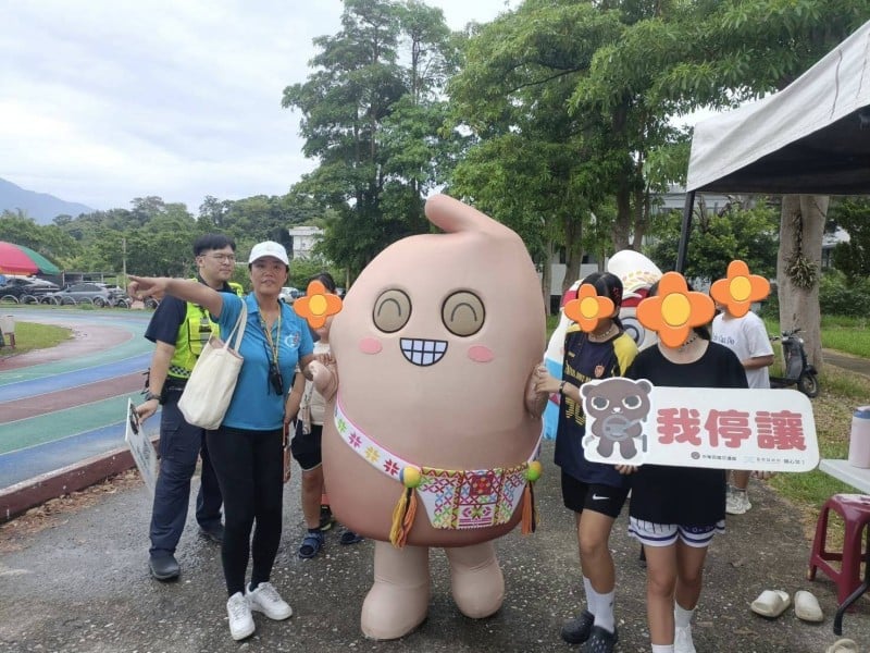 米SALAMA熱鬧登場，交安反詐設攤宣導
