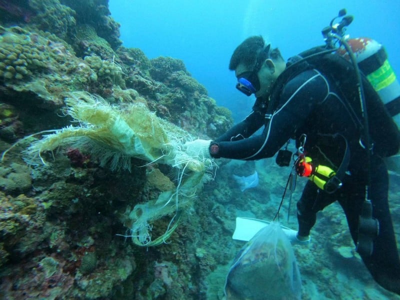 公私協力護蘭嶼！陸海雙線清海廢