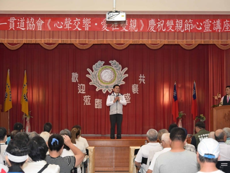 雙親節感恩分享會　長者與孫子女登台秀才藝　用音樂與舞蹈共享親情