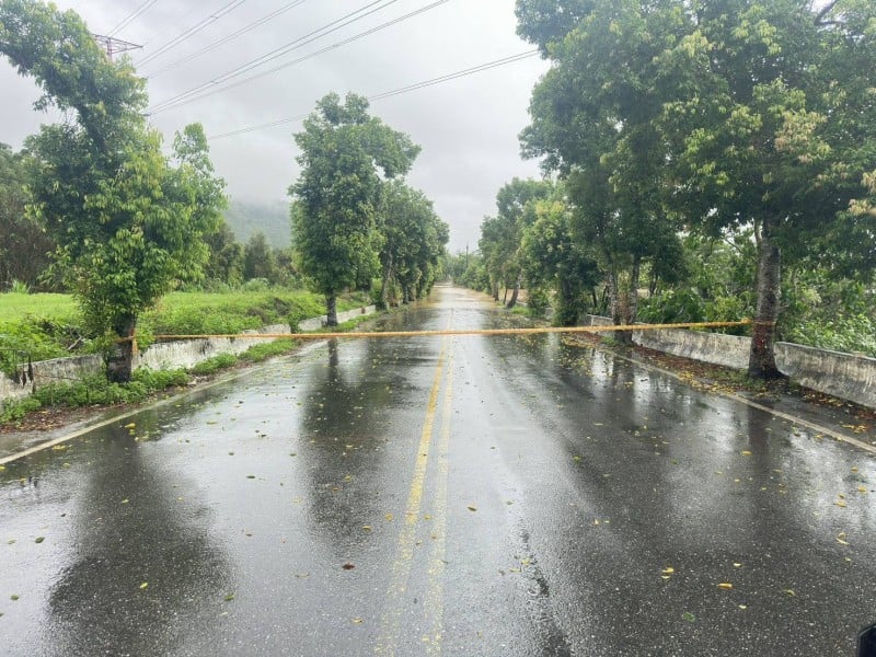 豪雨強風襲臺東　關山警封鎖積水路段、即時排除道路障礙