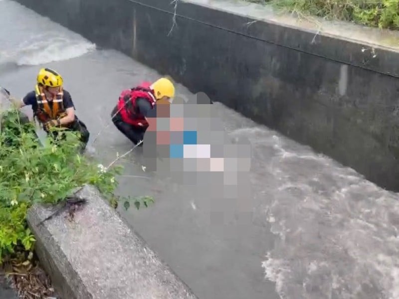 市區大排水溝驚傳「漂浮男子」不幸救起已身亡