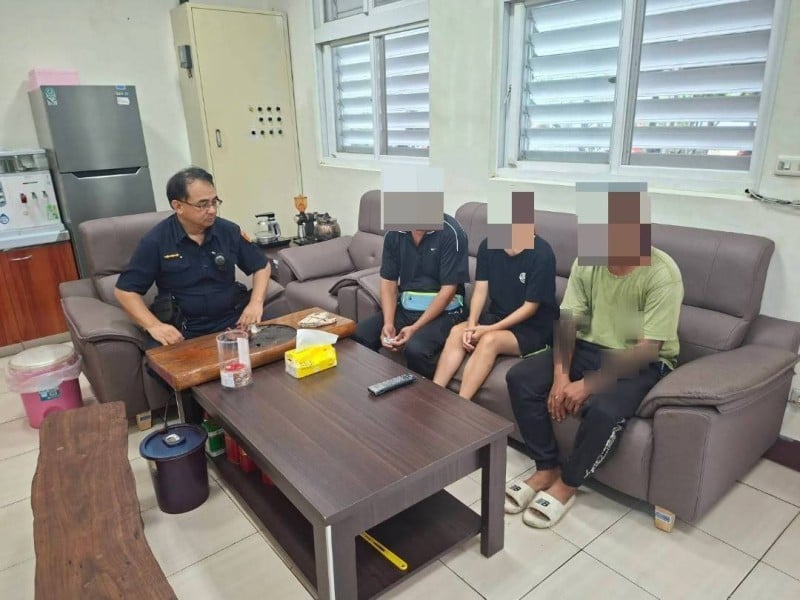 台坂暖警協助失聯女子返家