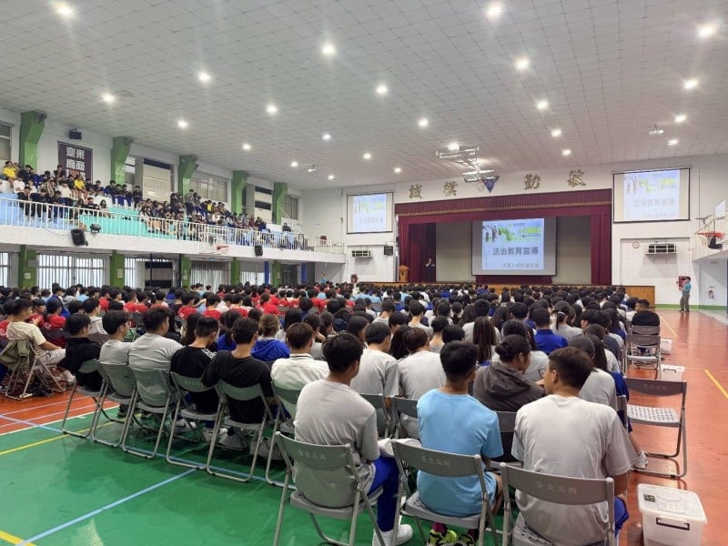 築起校園安全防護網，演說「防詐、反毒、反霸凌」