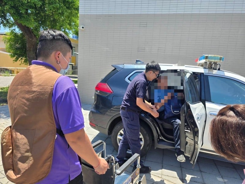 從彰化橫跨半個台灣來看海，協助百歲榮民返回榮民之家