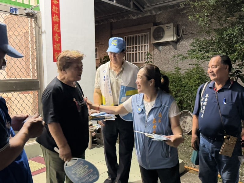 賓朗村夜間掃街人氣旺　吳秀華：一步一腳印拚台東更幸福