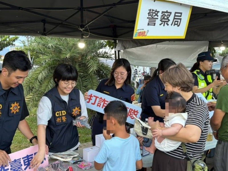 瞄準演唱會人潮！東警實體設攤反詐宣導