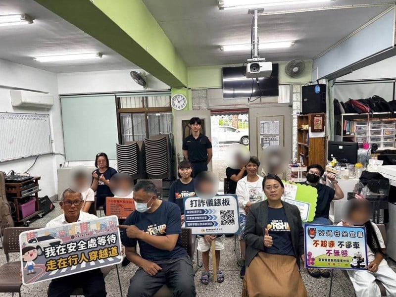 走進教會守護青春，宣導反詐交通安全