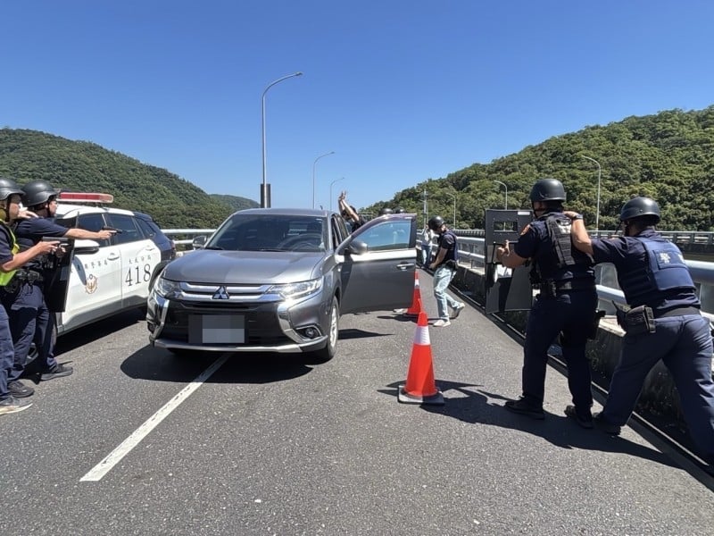 防搶演練逼真上演　大武警「快、狠、準」　 草埔森永隧道前成功攔截圍捕