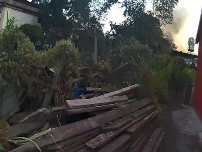 員警巡邏驚見濃煙 警消聯手迅速撲滅火勢