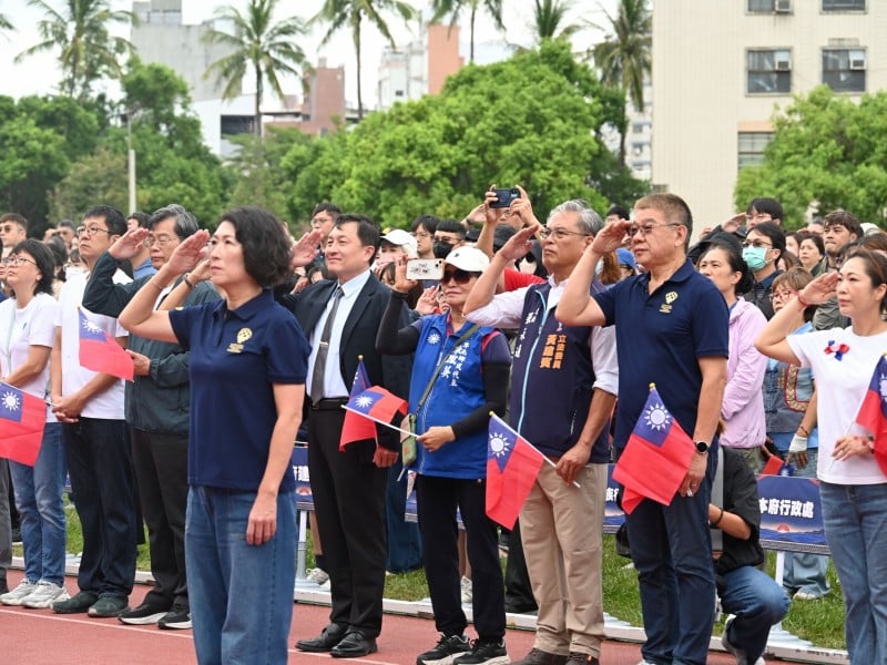 台東2,500人齊聚升旗迎國慶！饒慶鈴與鄉親同賀雙十